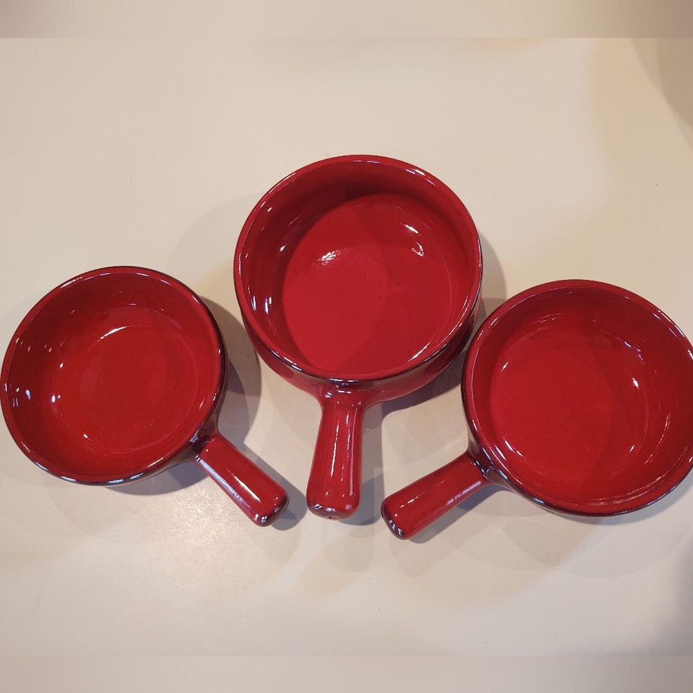 De Silva Res made in Italy bowls with Handles. Set Of 3!